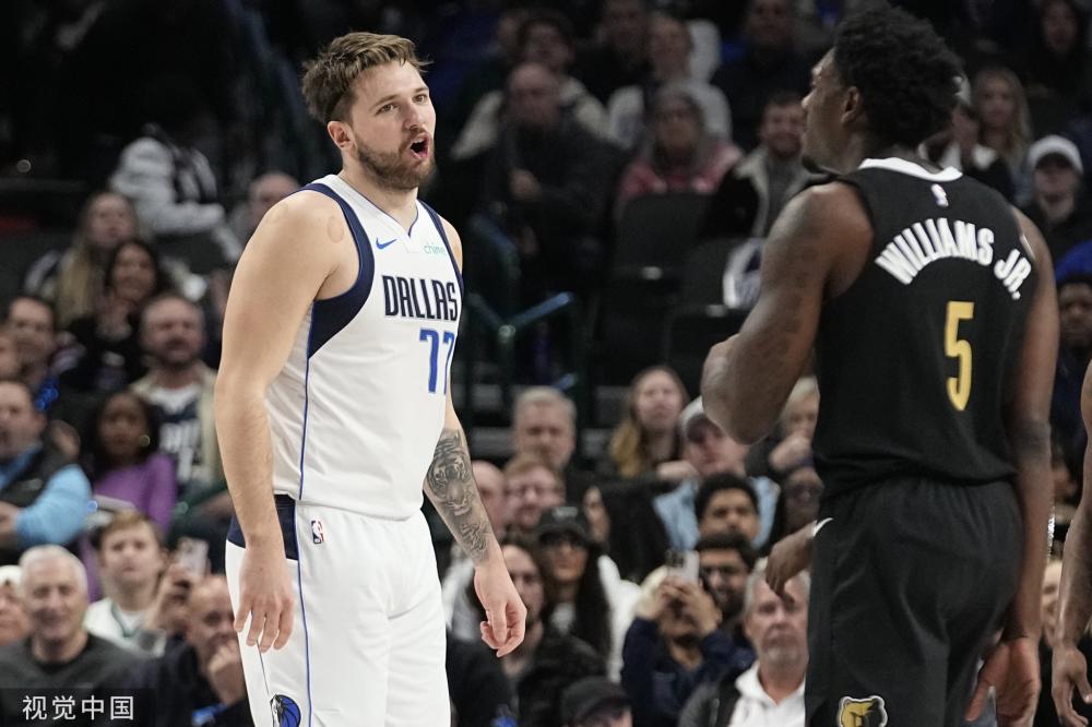 足球市场的 足球市场的